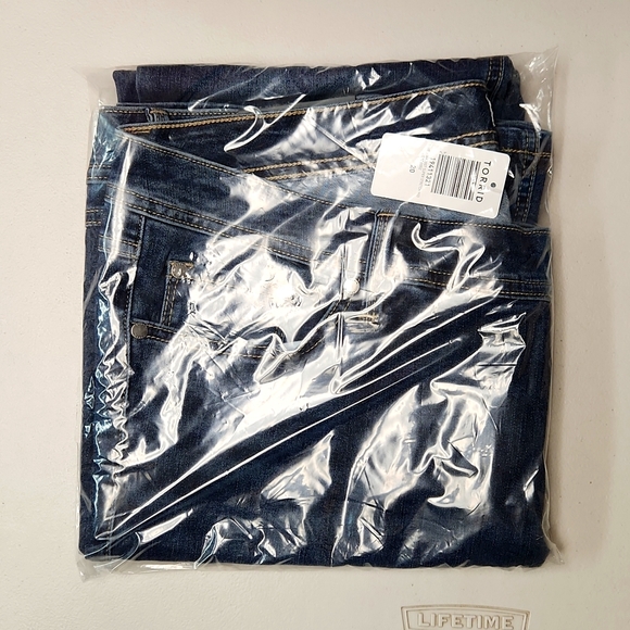 ❤️NWT VINTAGE TORRID JEANS - LUXE BOOT CUT - SUPER STRETCH DENIM - MID-RISE - Picture 4 of 15